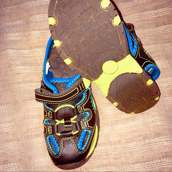 🍀🌺Sandals☘️ - Picture 2 of 3